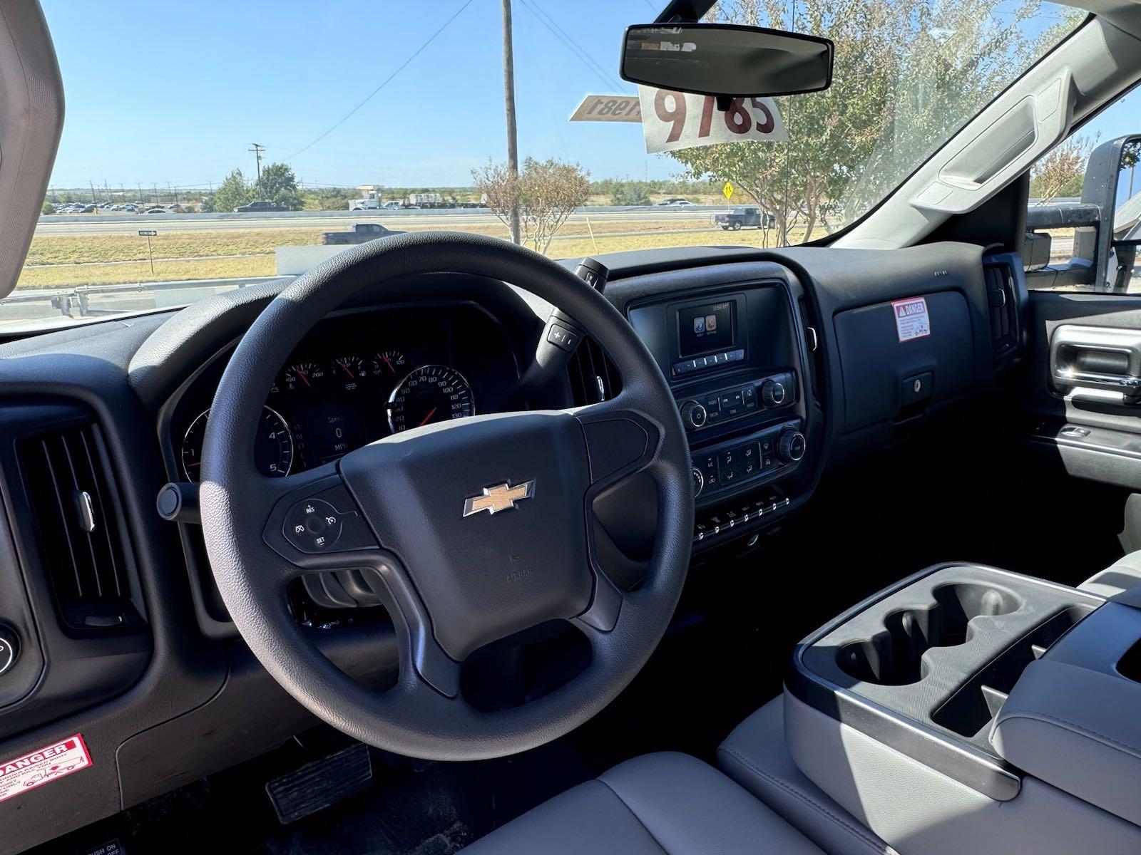 2024 Chevrolet Silverado 5500 HD Vehicle Photo in GEORGETOWN, TX 78626-7508