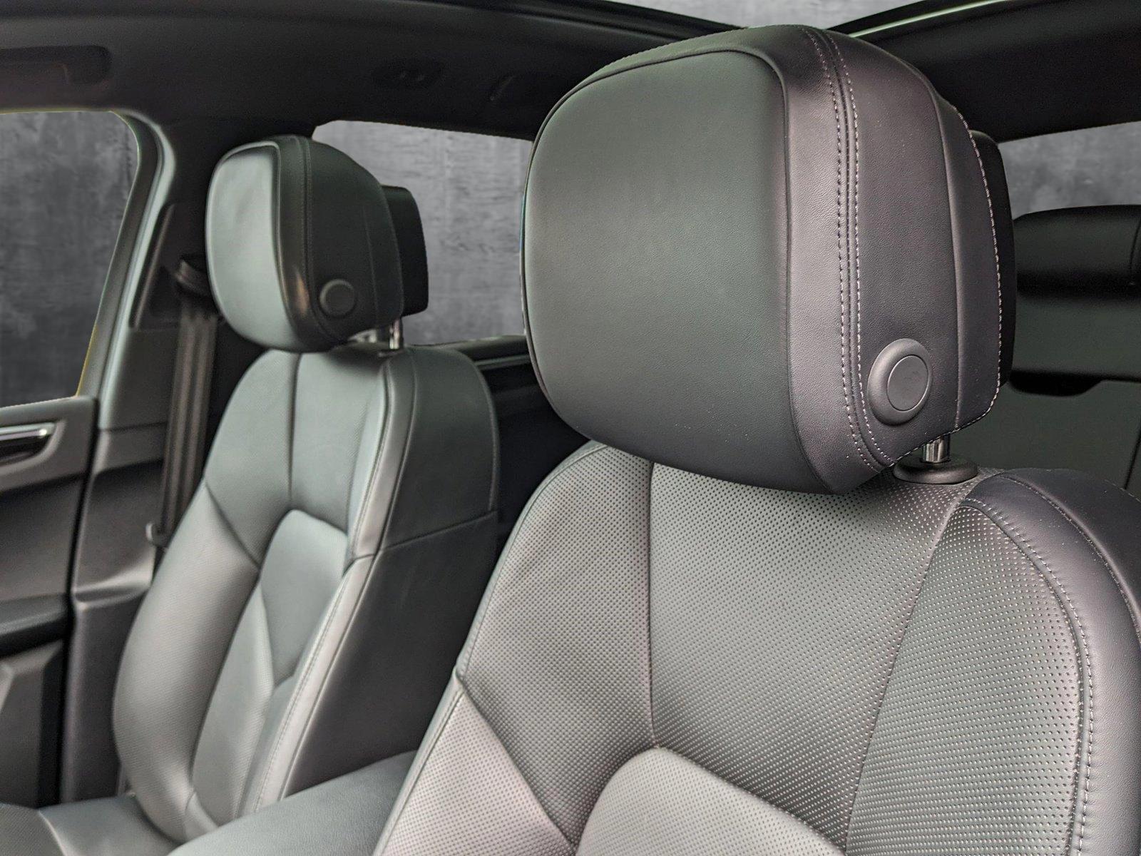 2023 Porsche Macan Vehicle Photo in Bethesda, MD 20852