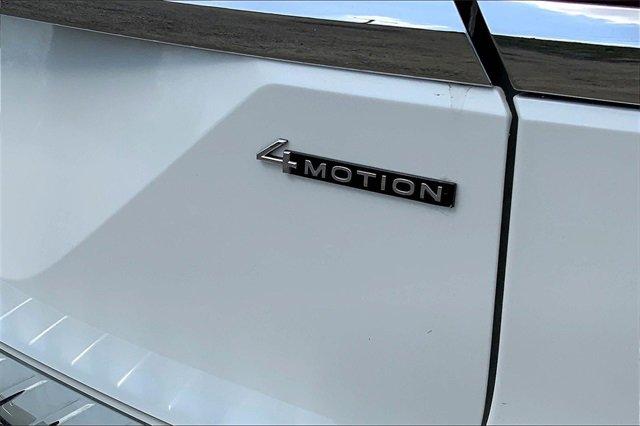 2024 Volkswagen Atlas Vehicle Photo in KANSAS CITY, MO 64114-4545