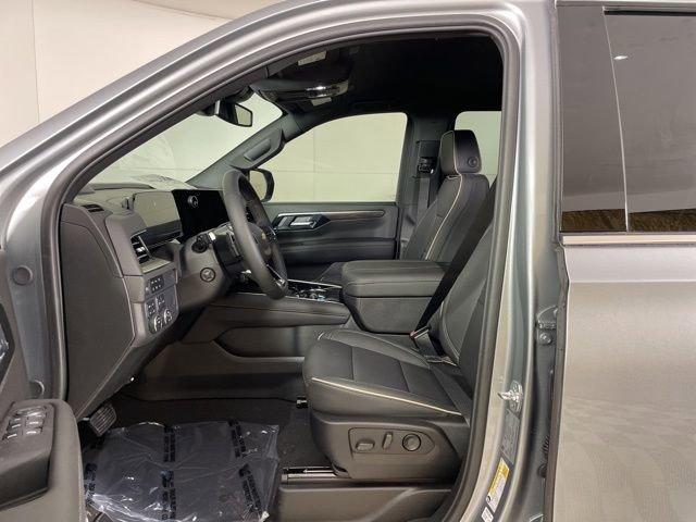 2025 Chevrolet Suburban Vehicle Photo in PHOENIX, AZ 85014-3381