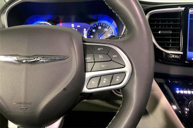 2022 Chrysler Pacifica Vehicle Photo in KANSAS CITY, MO 64114-4502
