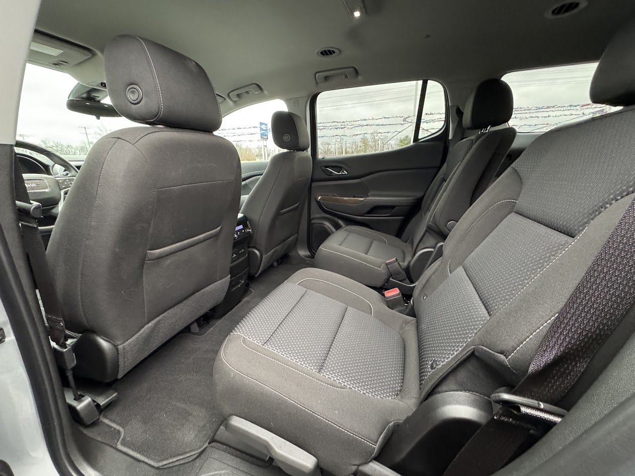 2023 GMC Acadia Vehicle Photo in BOONVILLE, IN 47601-9633