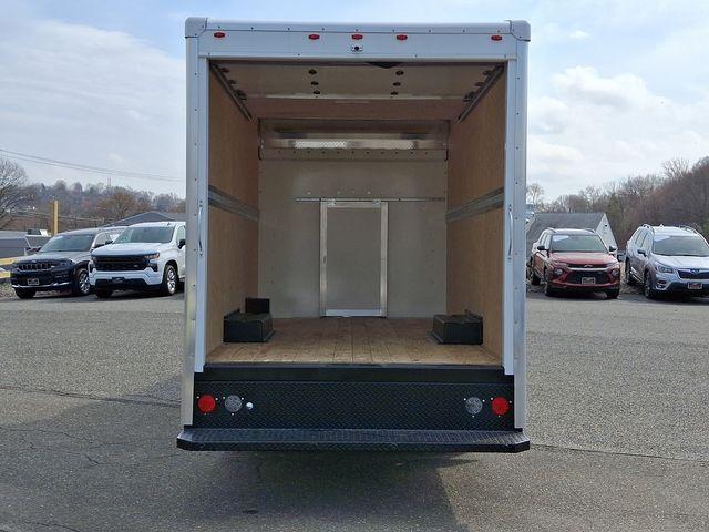 2024 Chevrolet Express Cutaway 3500 Vehicle Photo in DANBURY, CT 06810-5034