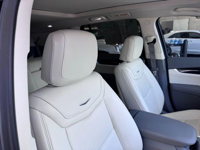 2025 Cadillac XT6 Vehicle Photo in DELRAY BEACH, FL 33483-3294