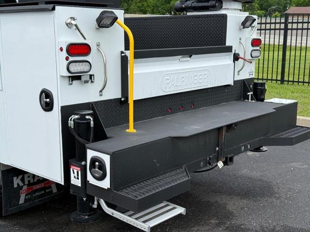 2024 Chevrolet Silverado 5500 HD Vehicle Photo in COLUMBIA, MO 65203-3903