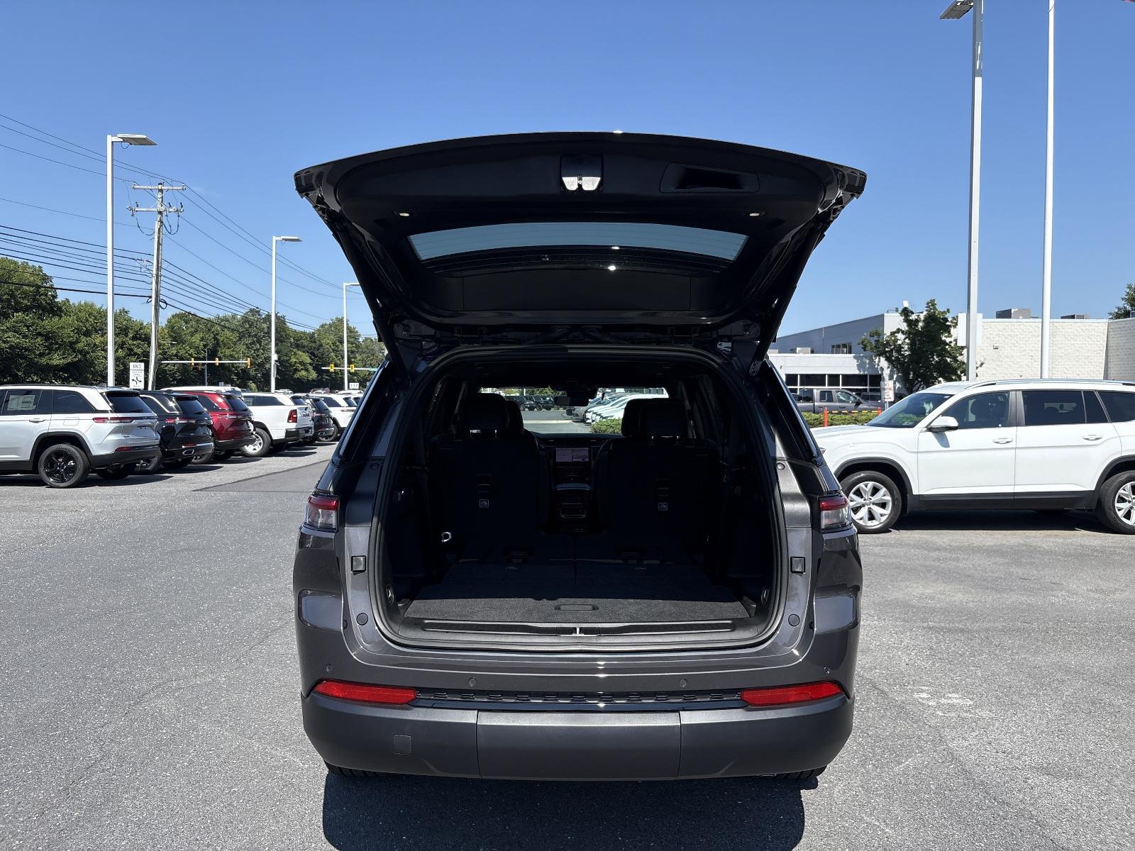 2025 Jeep Grand Cherokee L Vehicle Photo in Mechanicsburg, PA 17050-1707