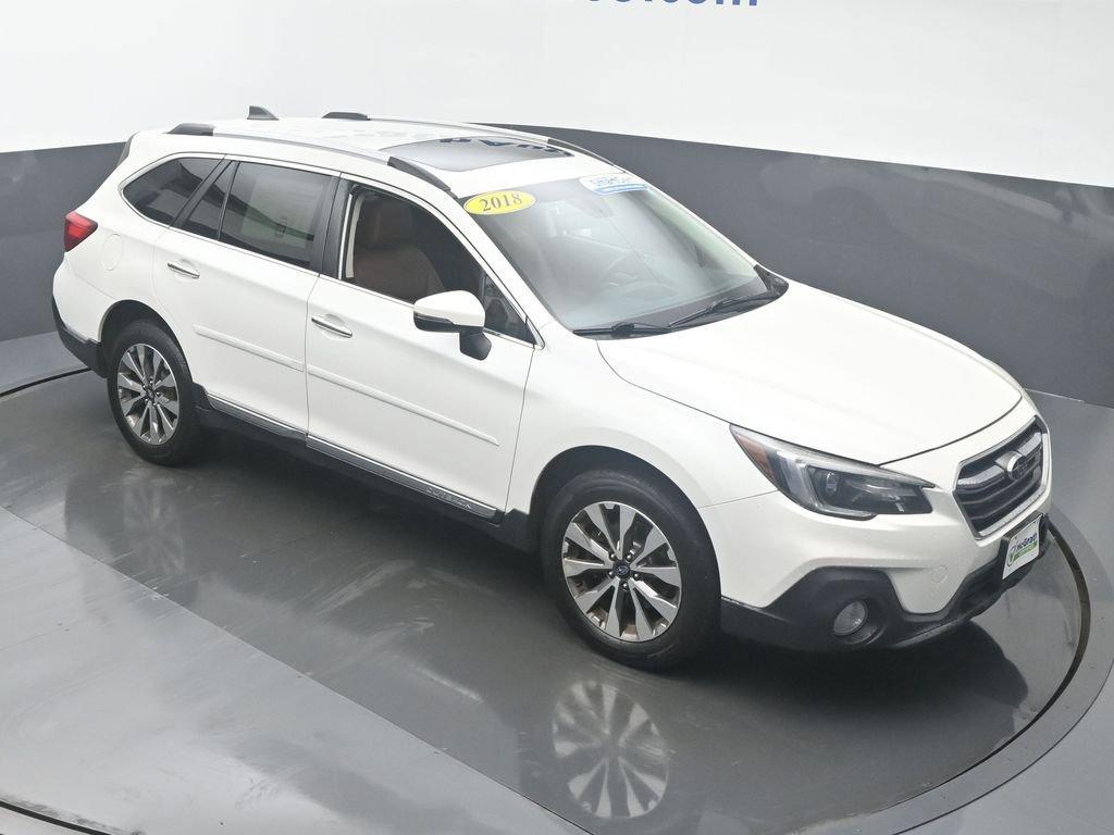 2018 Subaru Outback Vehicle Photo in Marion, IA 52302