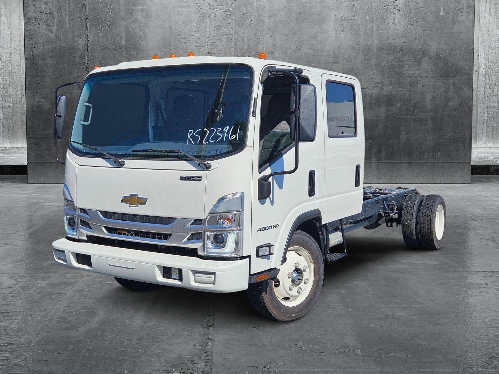 2024 Chevrolet Low Cab Forward 4500 Vehicle Photo in GREENACRES, FL 33463-3207