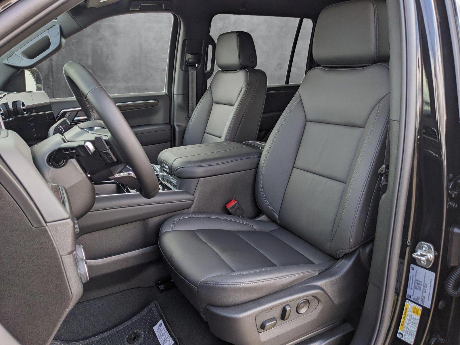 2025 Chevrolet Suburban Vehicle Photo in HOUSTON, TX 77034-5009