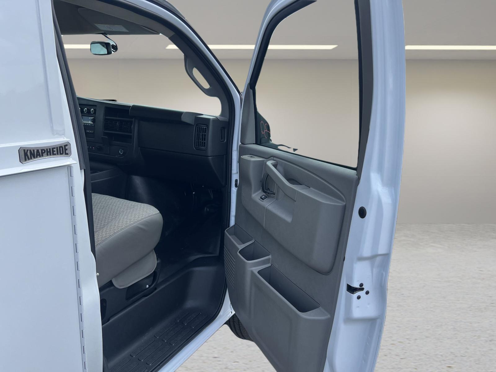 2025 Chevrolet Express Cutaway 3500 Vehicle Photo in GEORGETOWN, TX 78626-7508