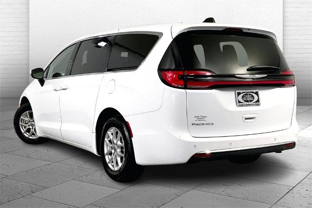 2023 Chrysler Pacifica Vehicle Photo in Lees Summit, MO 64086