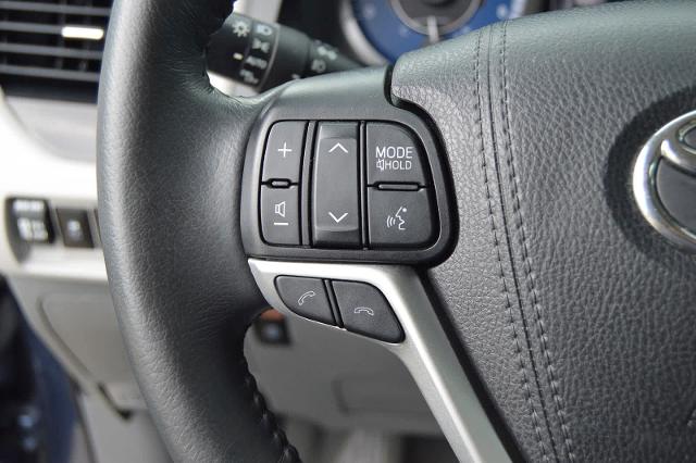 2020 Toyota Sienna Vehicle Photo in Houston, TX 77090