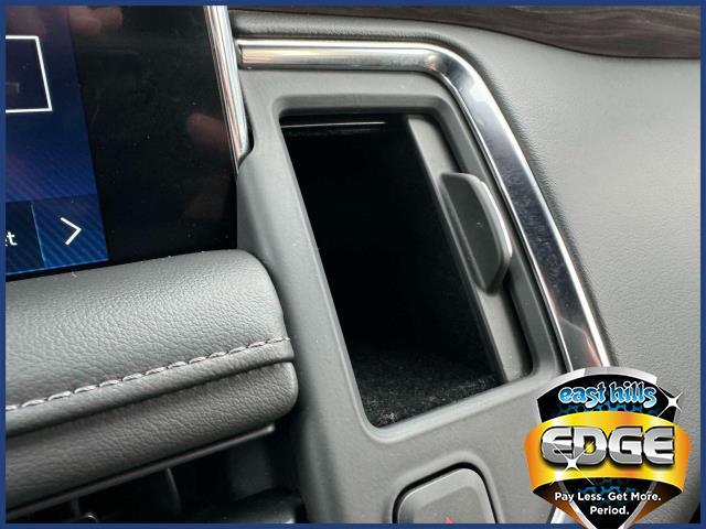 2023 Chevrolet Suburban Vehicle Photo in Roslyn, NY 11576