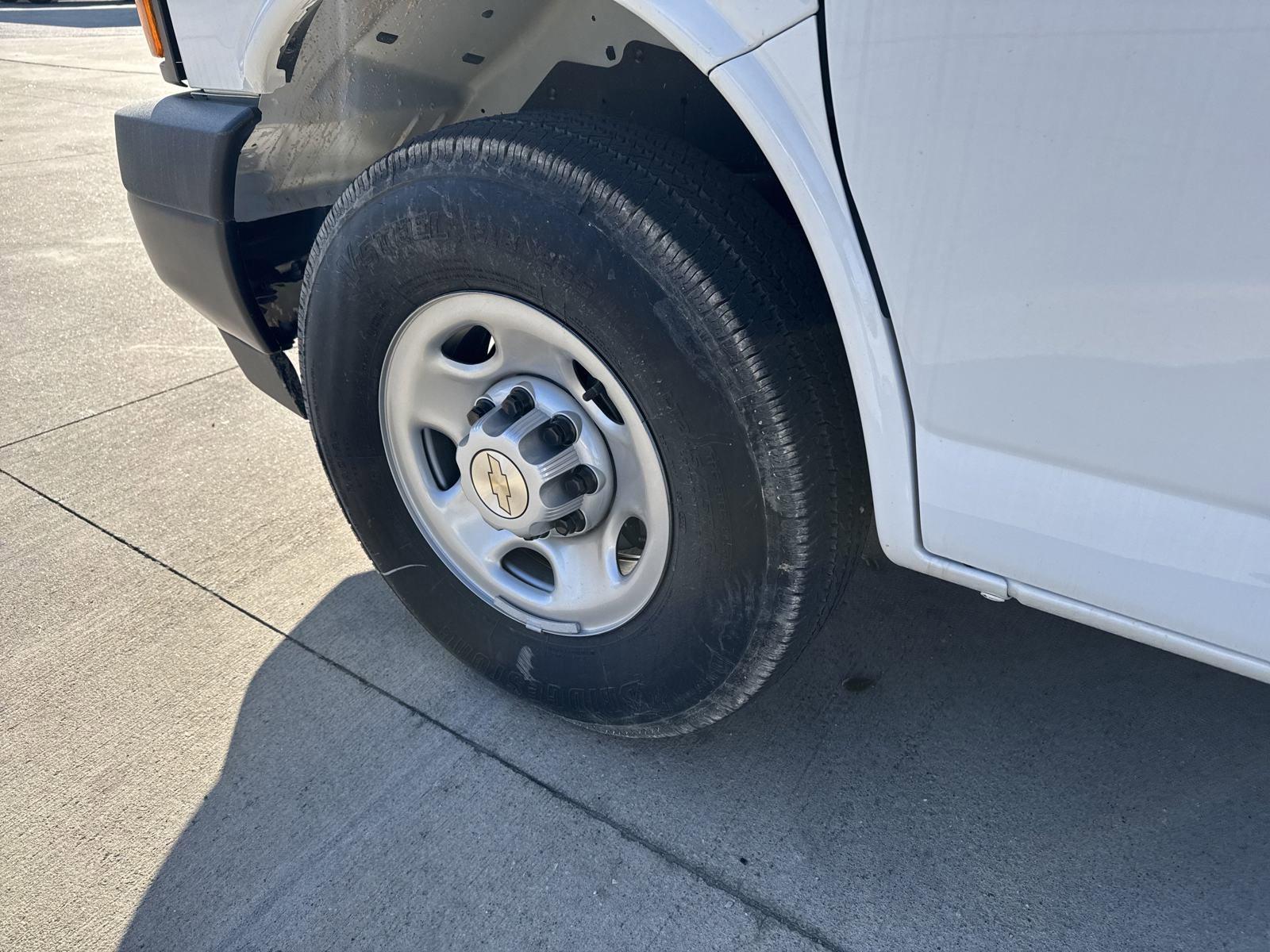 2024 Chevrolet Express Cargo 2500 Vehicle Photo in GEORGETOWN, TX 78626-7508