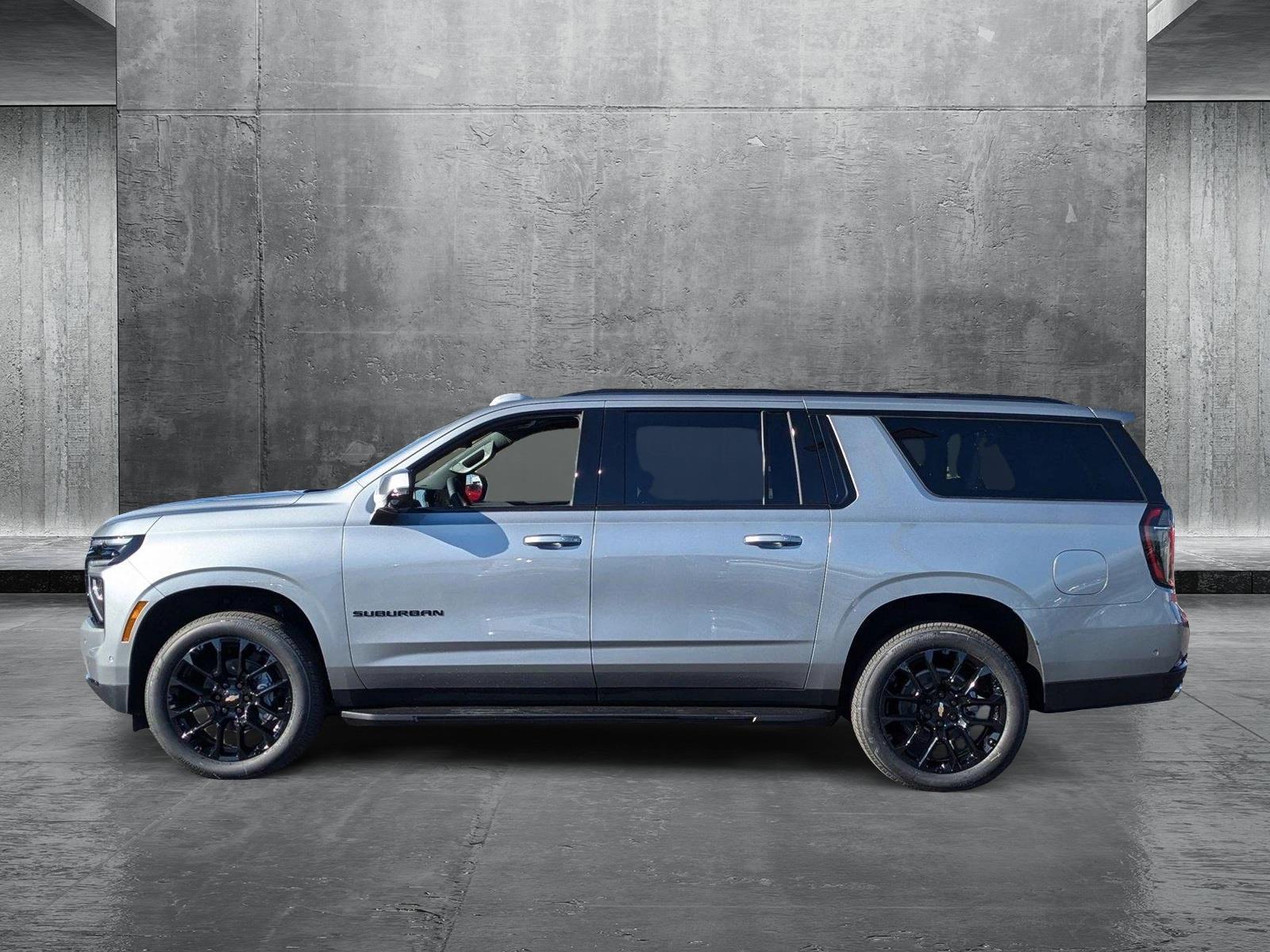 2025 Chevrolet Suburban Vehicle Photo in VALENCIA, CA 91355-1705