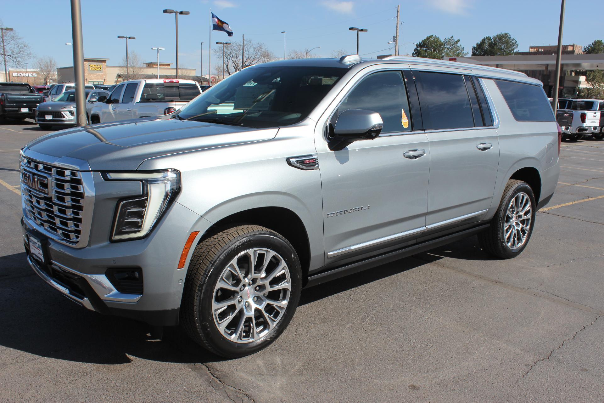 2025 GMC Yukon XL Vehicle Photo in AURORA, CO 80012-4011