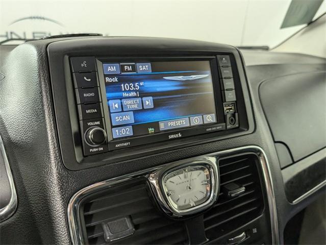 2015 Chrysler Town & Country Vehicle Photo in ENGLEWOOD, CO 80113-6708