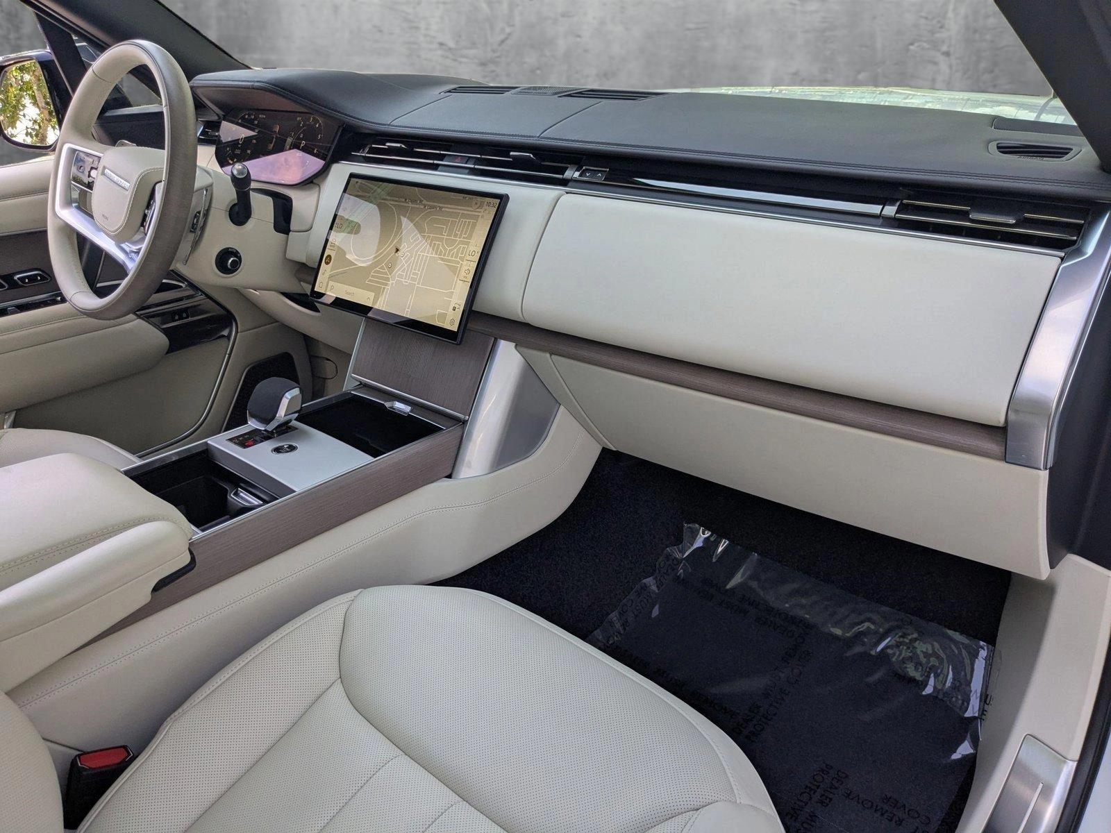 2025 Land Rover Range Rover Vehicle Photo in Pompano Beach, FL 33064