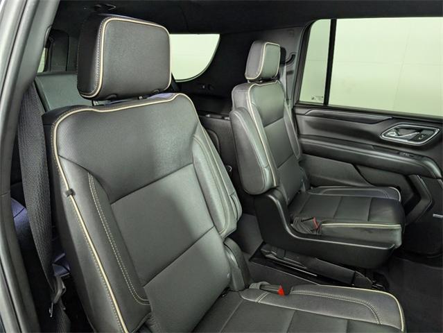 2023 GMC Yukon XL Vehicle Photo in ENGLEWOOD, CO 80113-6708