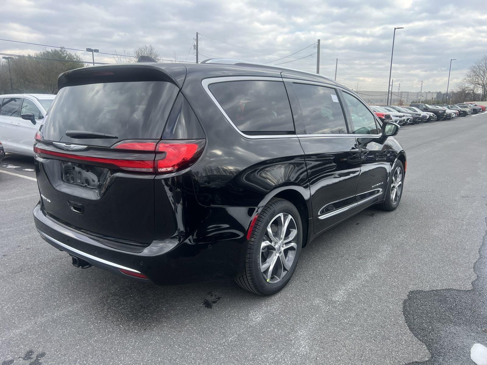 2025 Chrysler Pacifica Vehicle Photo in Mechanicsburg, PA 17050-1707