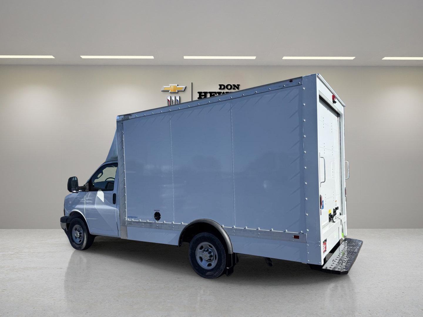 2024 Chevrolet Express Cutaway 3500 Vehicle Photo in GEORGETOWN, TX 78626-7508