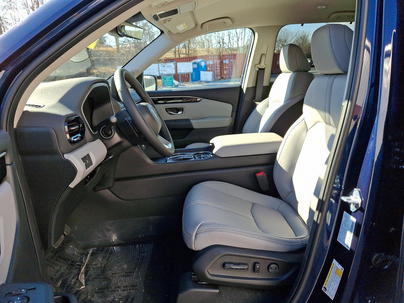 2025 Honda Pilot Vehicle Photo in Harrisburg, PA 17111