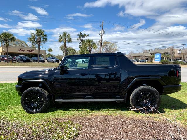 2025 GMC HUMMER EV Pickup Vehicle Photo in BEAUFORT, SC 29906-4218