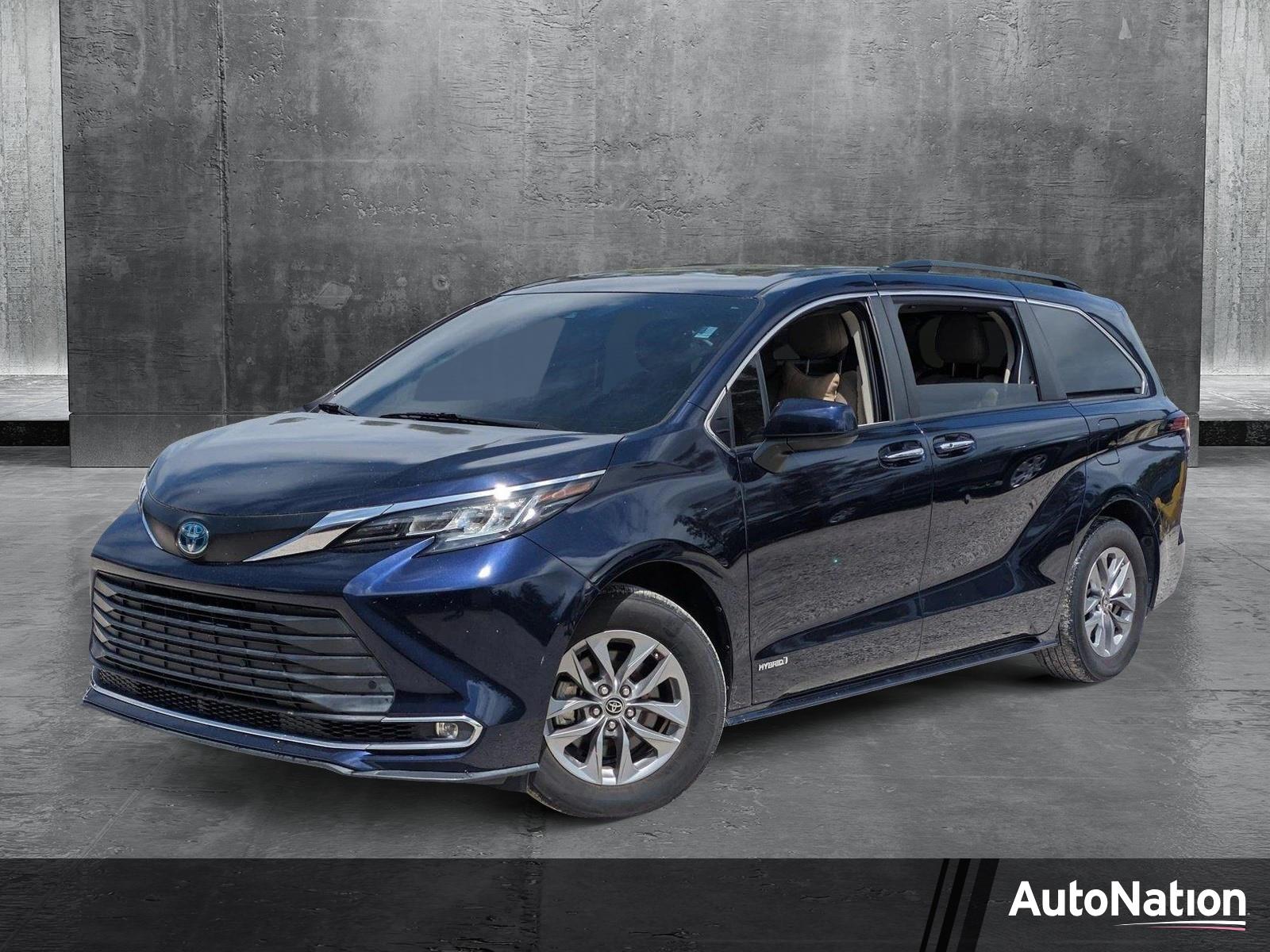 2021 Toyota Sienna Vehicle Photo in Bradenton, FL 34207