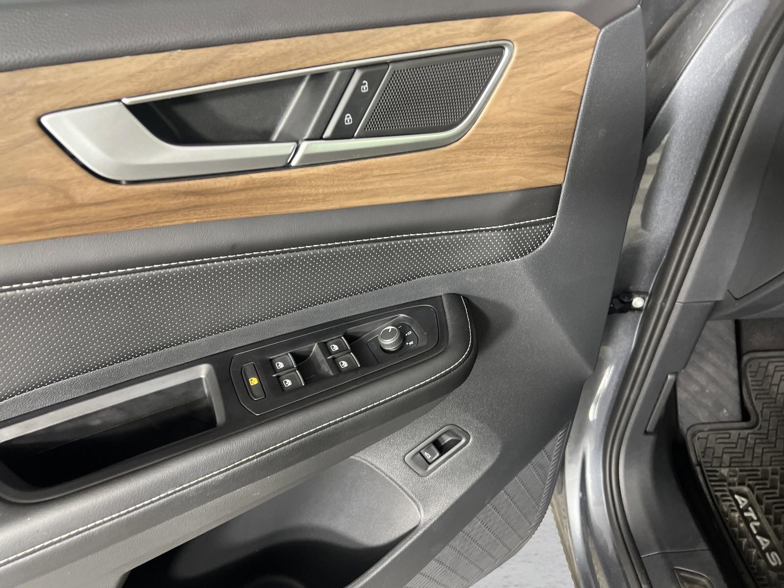 2024 Volkswagen Atlas Vehicle Photo in Georgetown, TX 78626