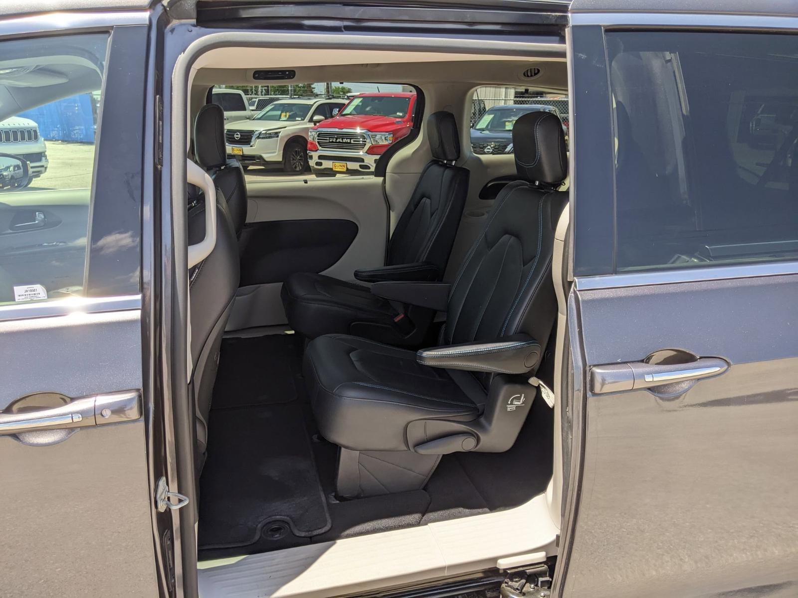 2021 Chrysler Pacifica Vehicle Photo in Seguin, TX 78155