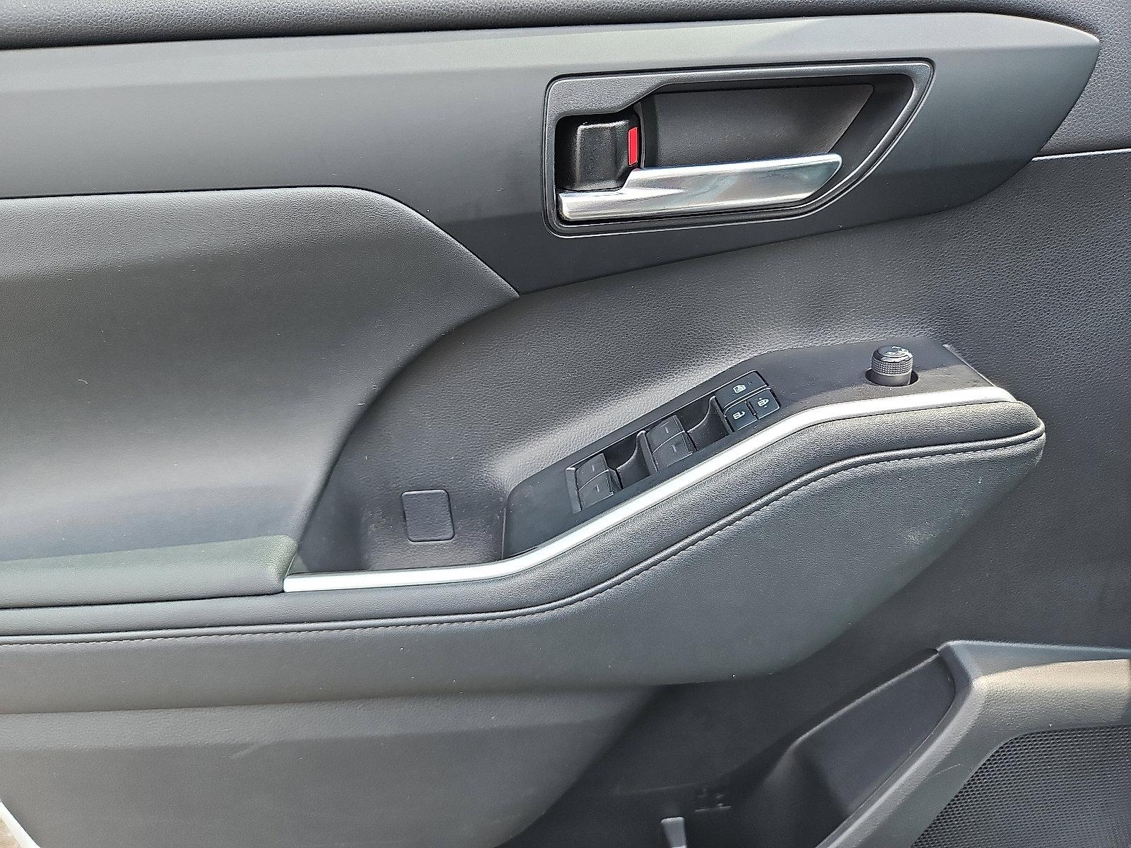 2021 Toyota Highlander Vehicle Photo in Trevose, PA 19053