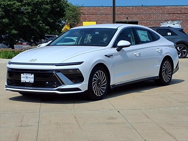 2025 Hyundai SONATA Hybrid Vehicle Photo in Peoria, IL 61615