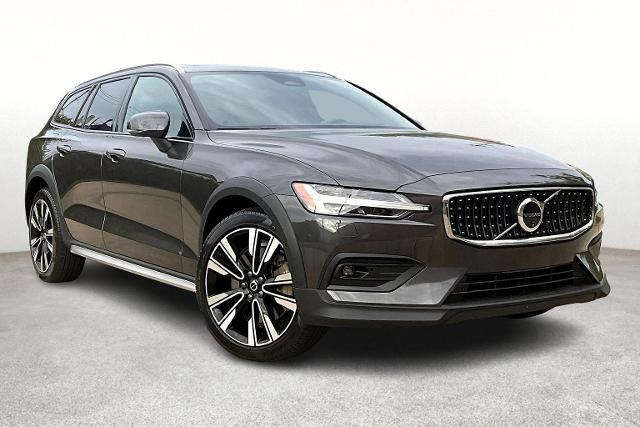 2024 Volvo V60 Cross Country Vehicle Photo in Houston, TX 77007