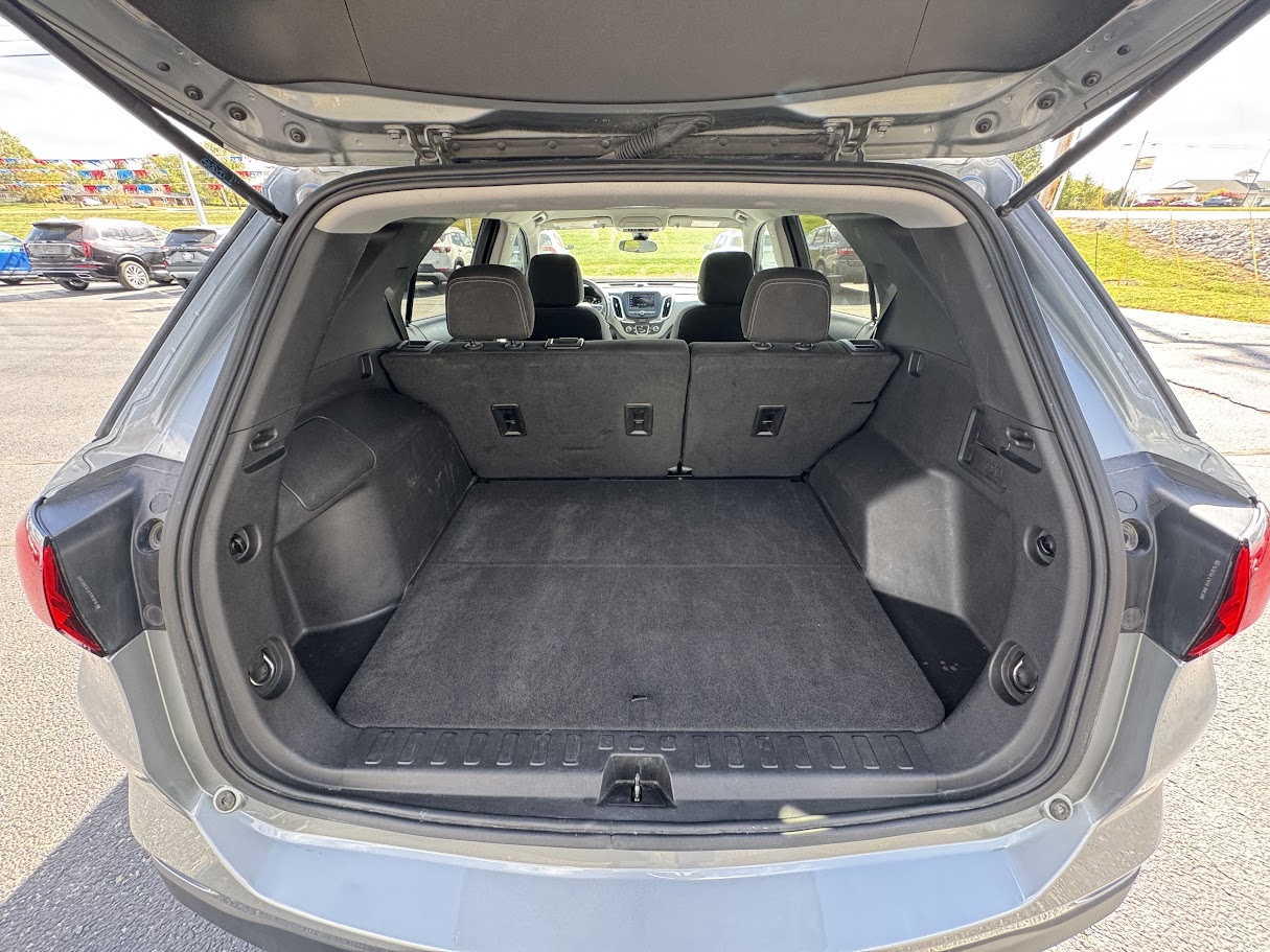 2023 Chevrolet Equinox Vehicle Photo in BOONVILLE, IN 47601-9633