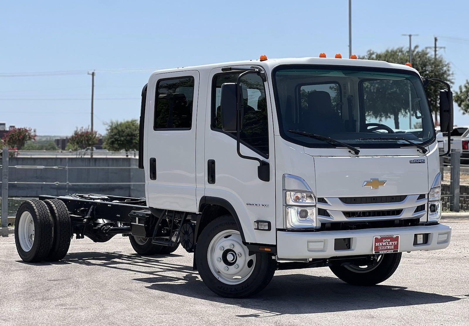 2025 Chevrolet Low Cab Forward 5500 XG Vehicle Photo in GEORGETOWN, TX 78626-7508