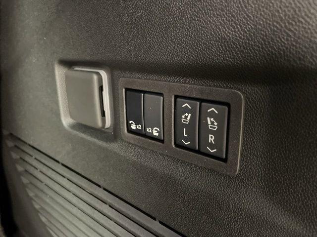 2025 Chevrolet Tahoe Vehicle Photo in PHOENIX, AZ 85014-3381