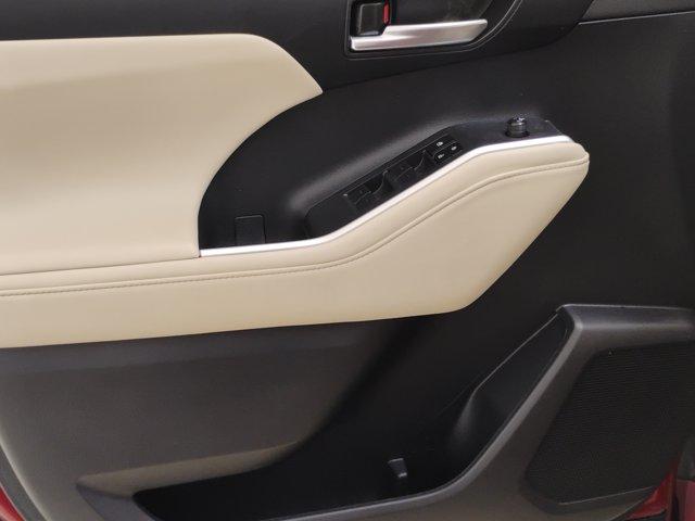 2023 Toyota Highlander Vehicle Photo in PINEVILLE, NC 28134-8495