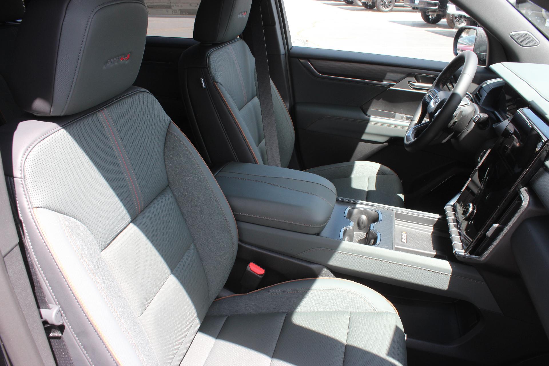 2025 GMC Acadia Vehicle Photo in AURORA, CO 80012-4011