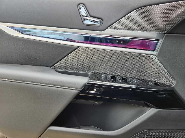 2024 BMW 740i xDrive Vehicle Photo in PLANO, TX 75024