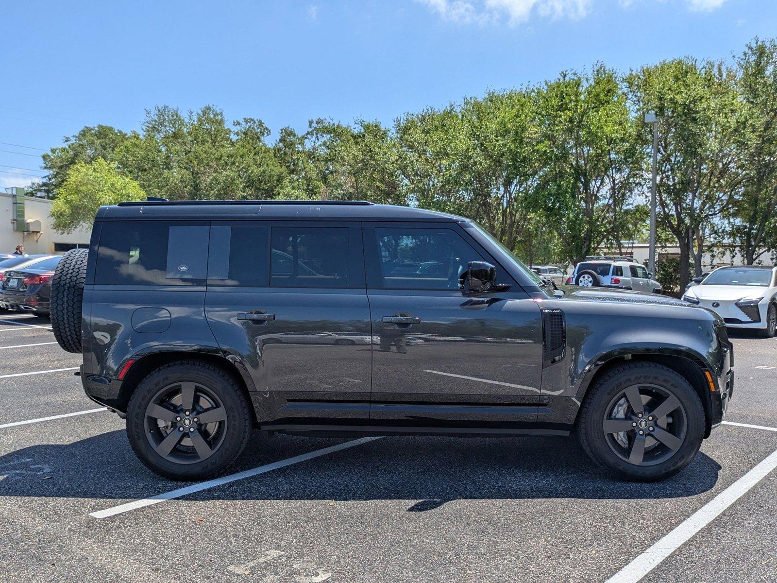 2024 Land Rover Defender Vehicle Photo in Tampa, FL 33614