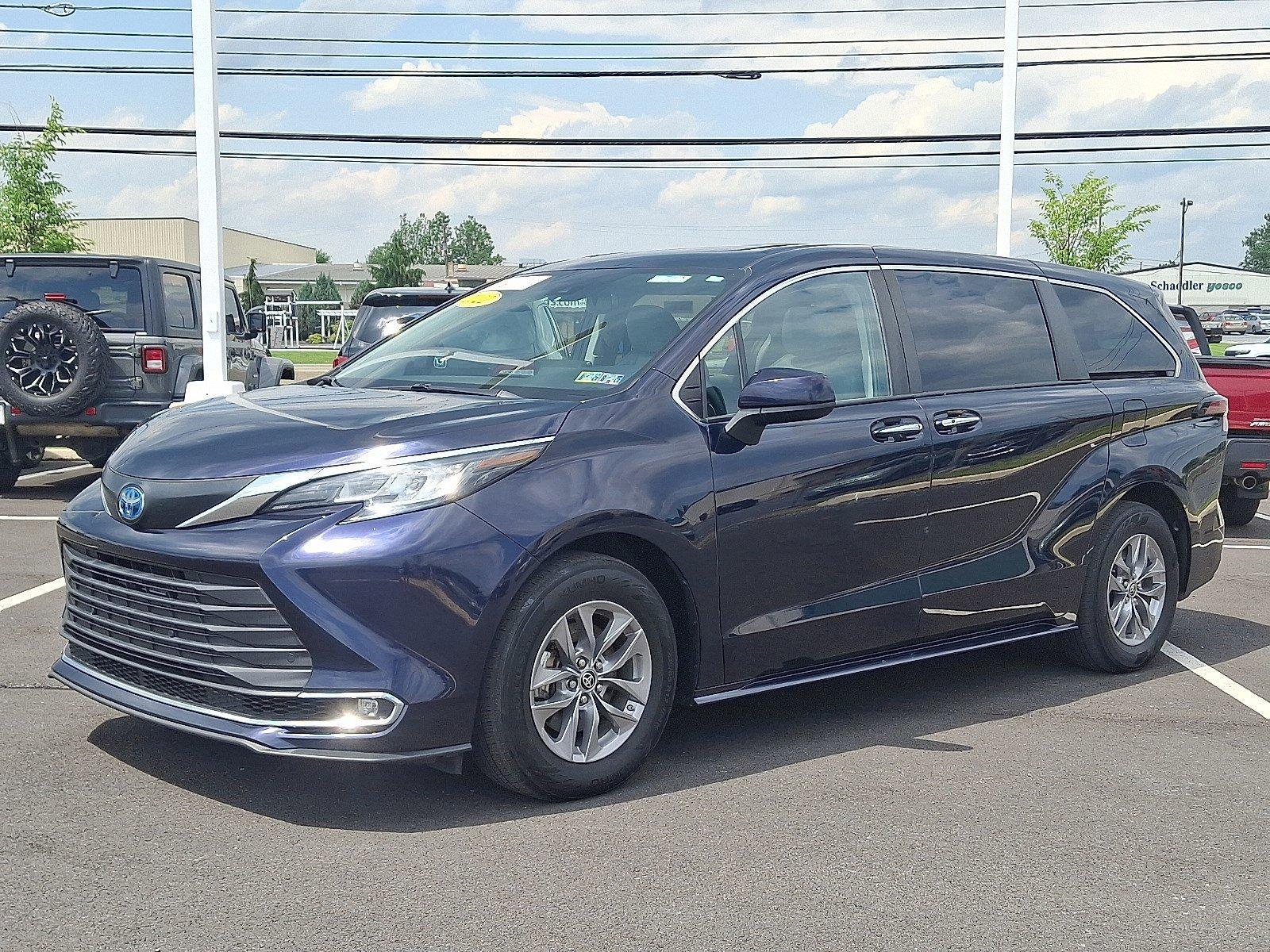 2022 Toyota Sienna Vehicle Photo in Harrisburg, PA 17111