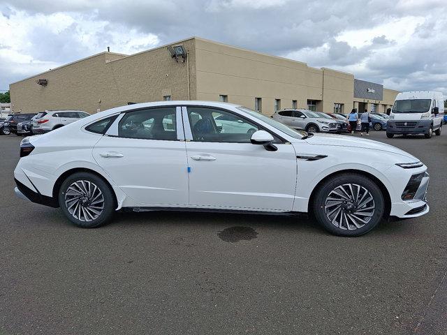 2025 Hyundai SONATA Hybrid Vehicle Photo in Philadelphia, PA 19116