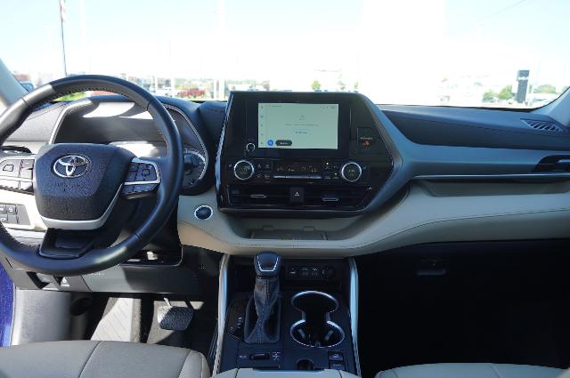 2025 Toyota Highlander Vehicle Photo in Riverdale, UT 84405