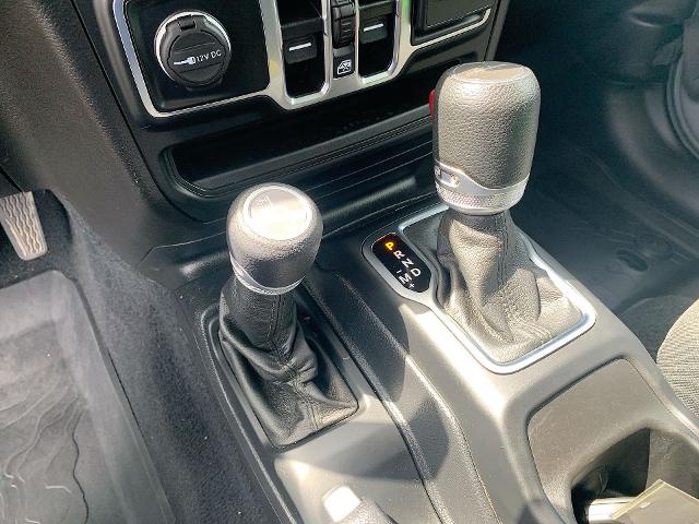 2021 Jeep Gladiator Vehicle Photo in MOON TOWNSHIP, PA 15108-2571