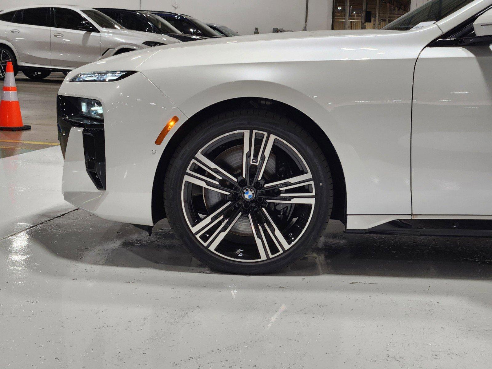 2024 BMW 760i xDrive Vehicle Photo in GRAPEVINE, TX 76051