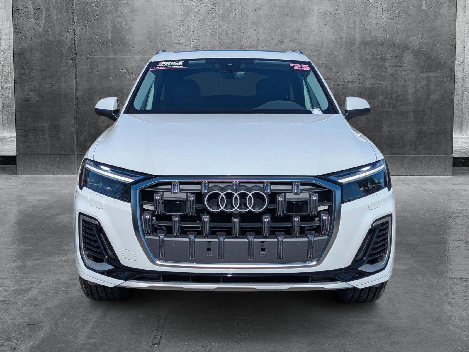 2025 Audi Q7 Vehicle Photo in Sarasota, FL 34231