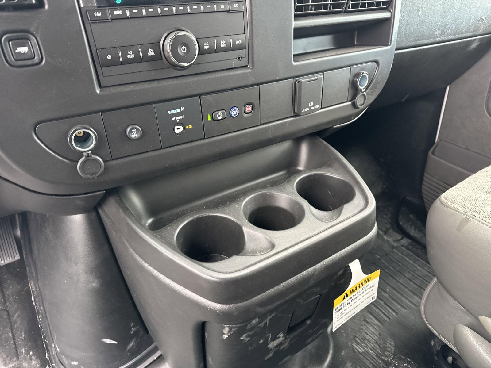 2024 Chevrolet Express Cutaway 3500 Vehicle Photo in GEORGETOWN, TX 78626-7508