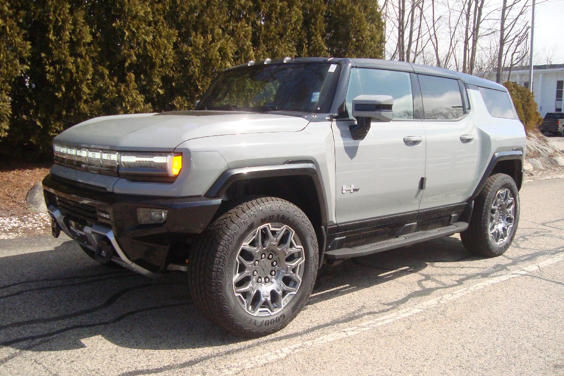 2025 GMC HUMMER EV SUV Vehicle Photo in PORTSMOUTH, NH 03801-4196