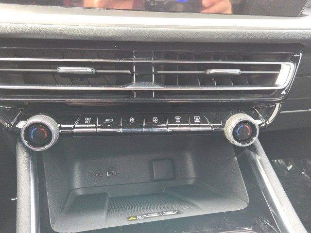 2025 Chevrolet Traverse Vehicle Photo in EVERETT, WA 98203-5662
