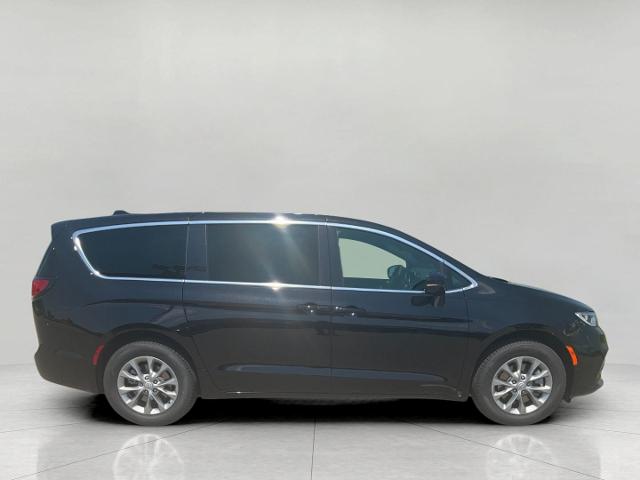 2025 Chrysler Pacifica Vehicle Photo in Kaukauna, WI 54130